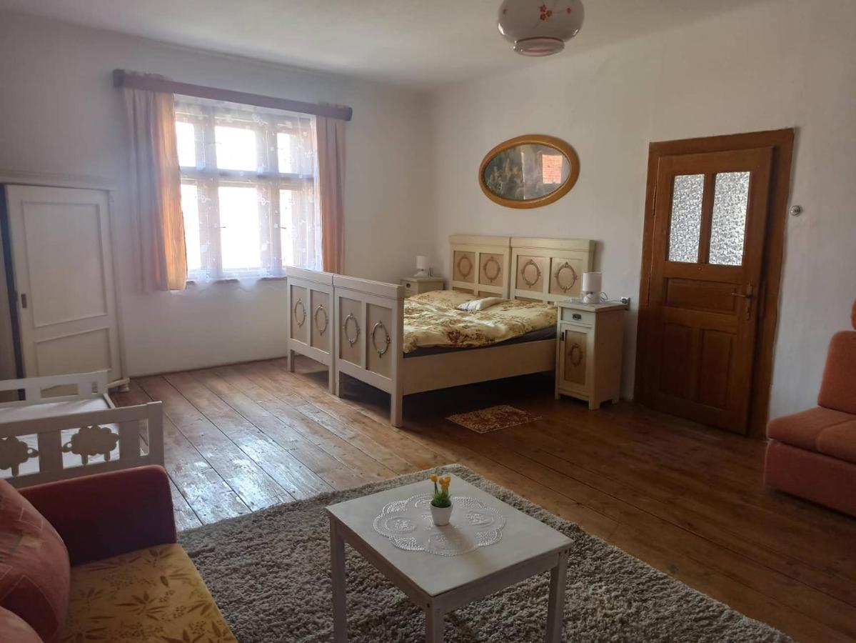 Apartman Menany Buitenkant foto