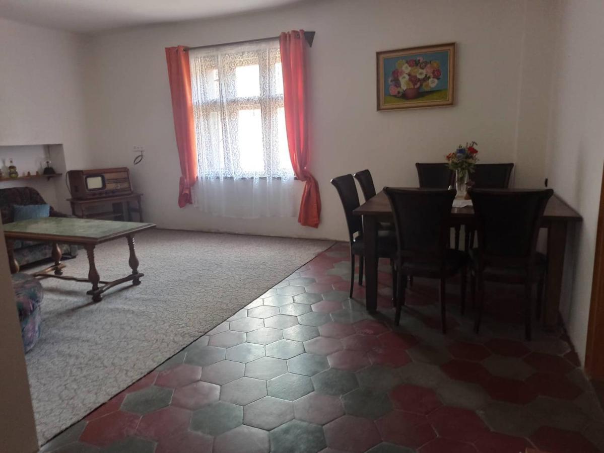 Apartman Menany Buitenkant foto
