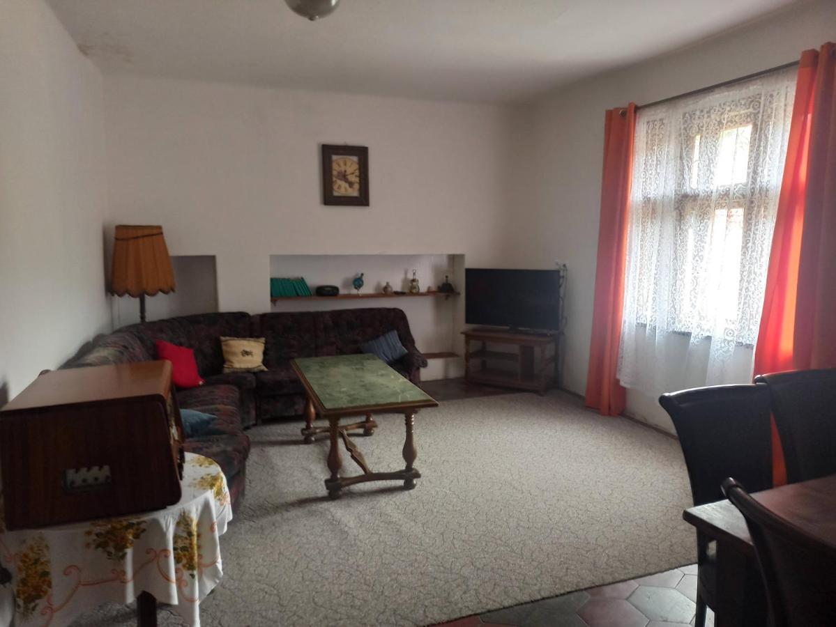 Apartman Menany Buitenkant foto