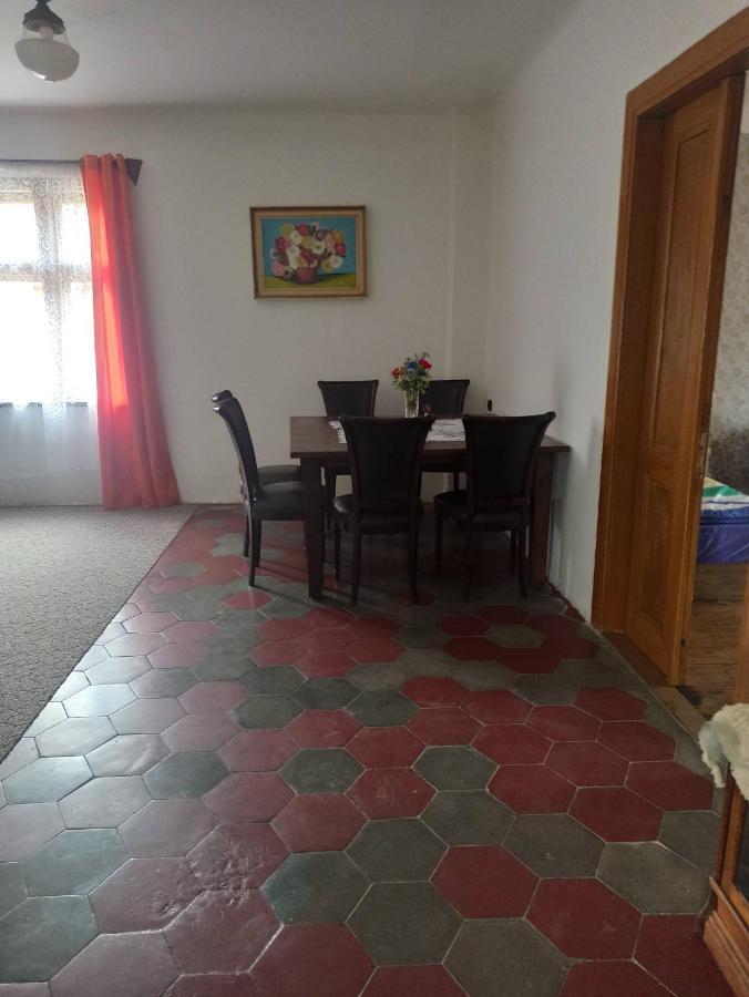 Apartman Menany Buitenkant foto